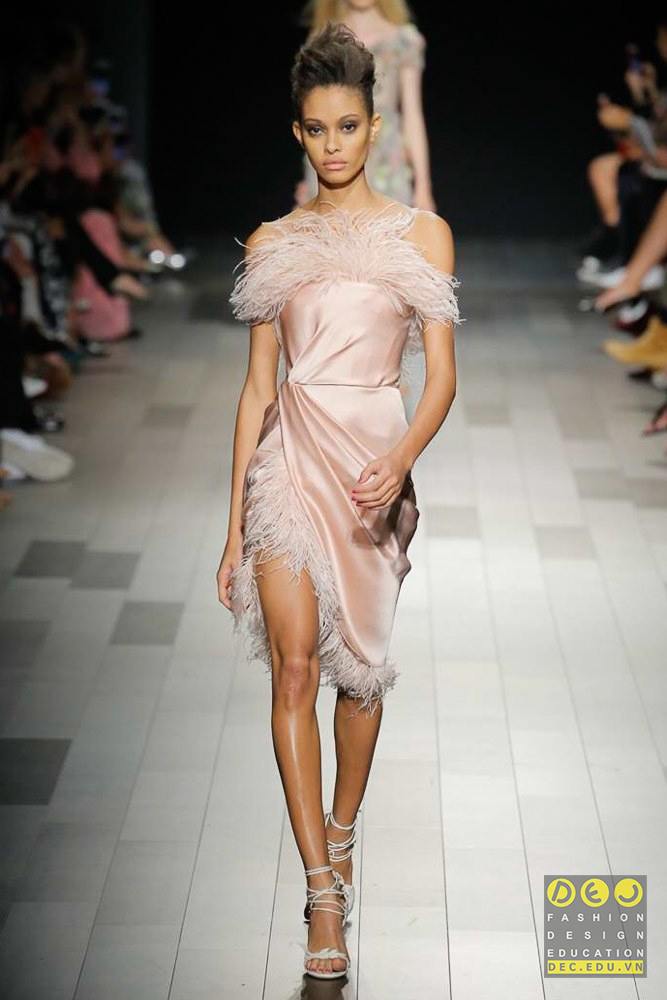 Vải charmeuse trong BST Marchesa NewYork Fashion Week 2018 Vải charmeuse trong các BST thời trang