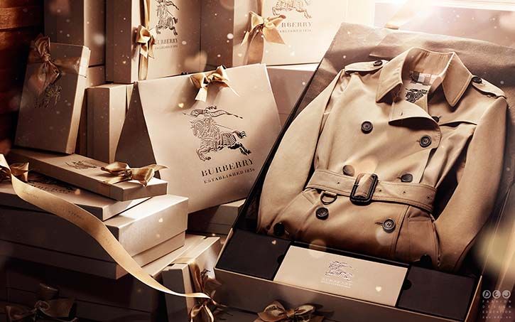 Thương hiệu Burberry chính là một nhà mốt đặc trưng sử dụng loại vải này cho những thiết kế của mình