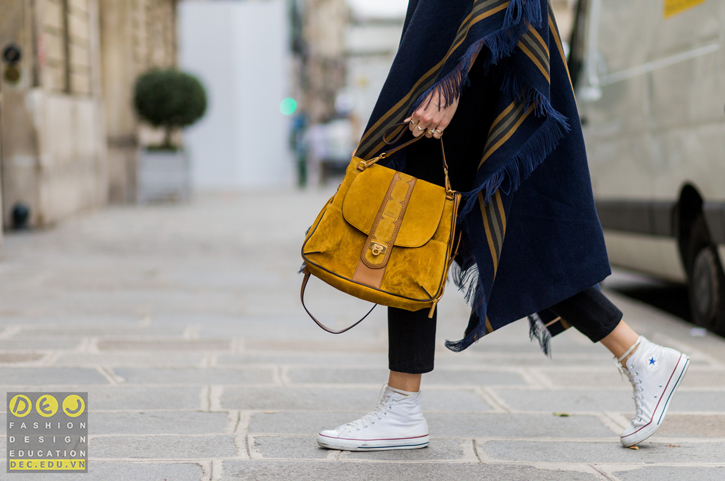 Những đôi giày converse làm bằng vải canvas Những đôi giày converse làm bằng vải canvas