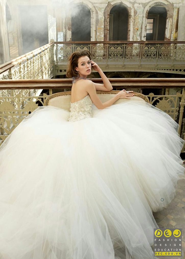 Váy cưới từ vải chiffon ngọt ngào và nhẹ nhàng Vải chiffon là lựa chọn cho váy cưới