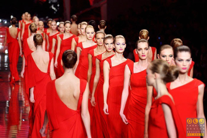 Bộ sưu tập cuối cùng của nhà thiết kế Valentino