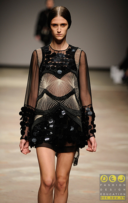 Một trong những thiết kế của Christopher Kane