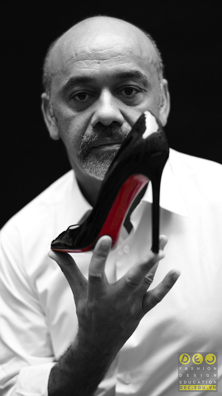 Christian Louboutin được biết đến nhiều nhất với đôi giày đỏ Sammy Đôi giày Sammy
