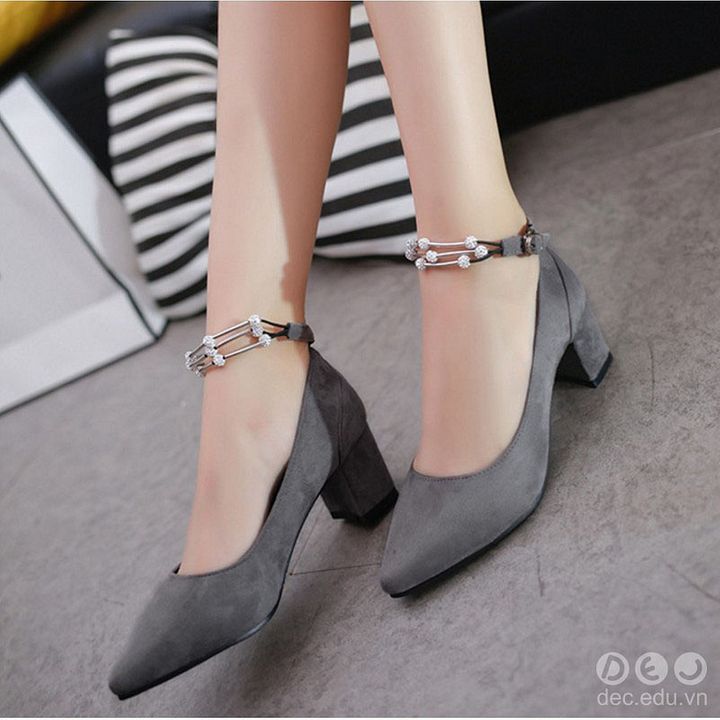 mot-so-loai-giay-cao-got-ma-phai-dep-nen-biet-Pointed shoe_zpsybkqdkj5.jpg