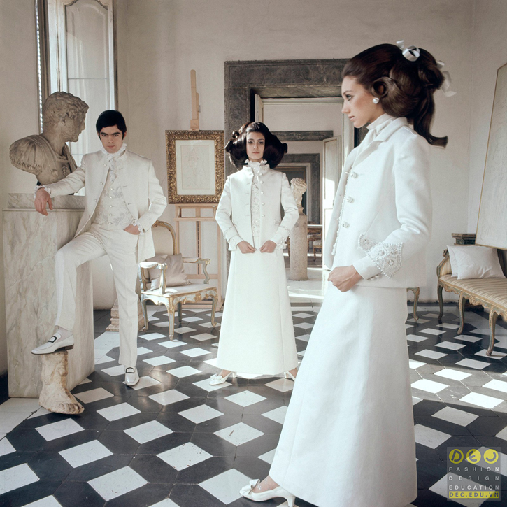 Năm 1967 Valentino ra mắt bộ sưu tập White