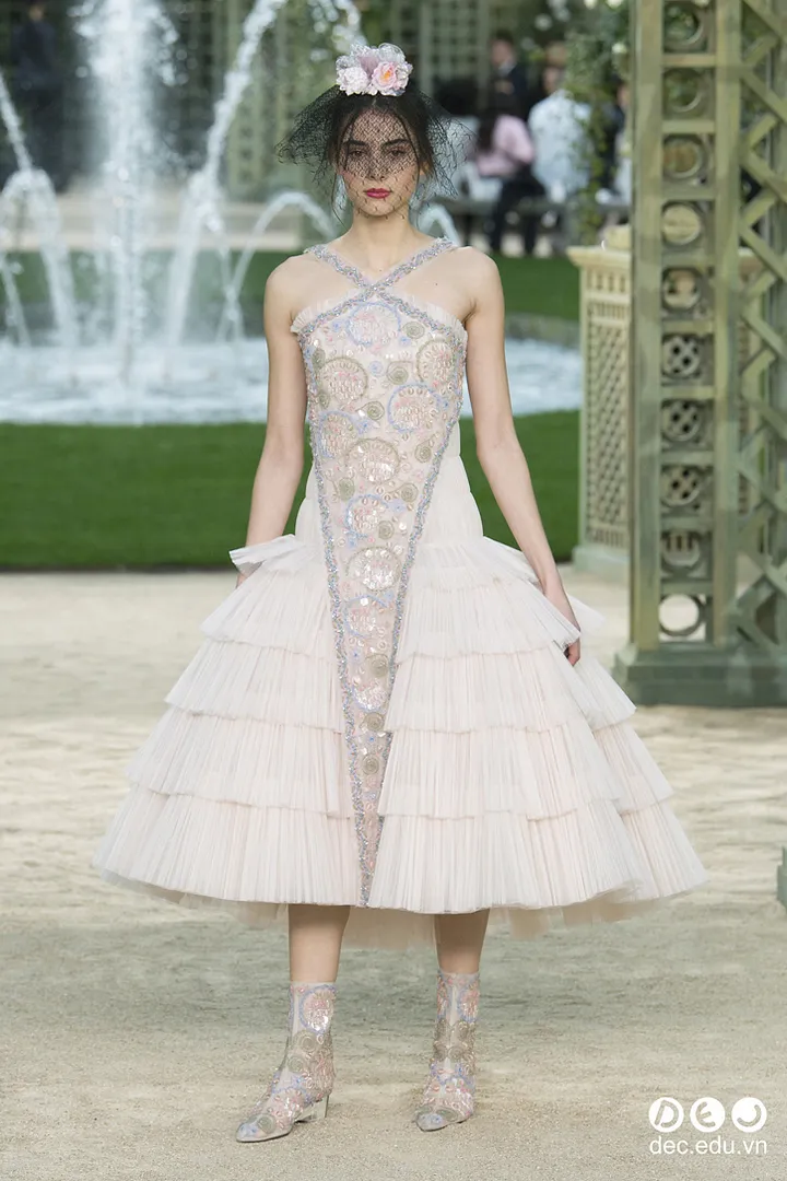 BST-thoi-trang-Chanel-Xuan-2018-Couture 56_zpswx6y0lje.jpg