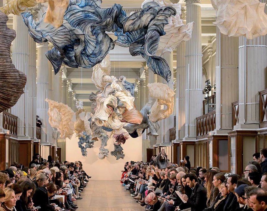 BST-thoi-trang-Iris-van-Herpen-Xuan-2018-Couture_zpsaqnknojs.jpg