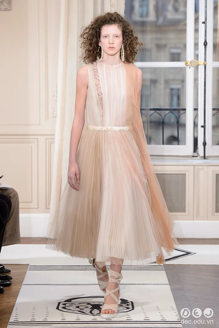  BST-thoi-trang-Schiaparelli-Xuan-2018-Couture 15_zpskniavfe4.jpg