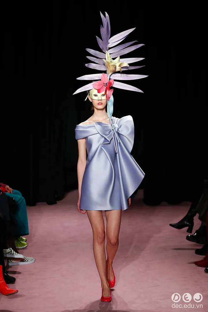 BST-thoi-trang-Viktor-amp-Rolf-Xuan-2018-Couture 23_zpsyyfrrwhi.jpg