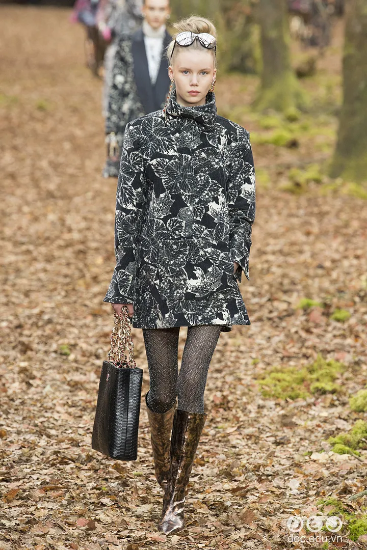 bst-thoi-trang-ready-to-wear-chanel-thu-dong-2018 44_zpswiacf78p.jpg