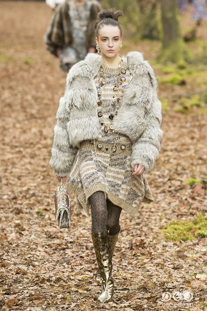 bst-thoi-trang-ready-to-wear-chanel-thu-dong-2018 56_zpsad19bym4.jpg