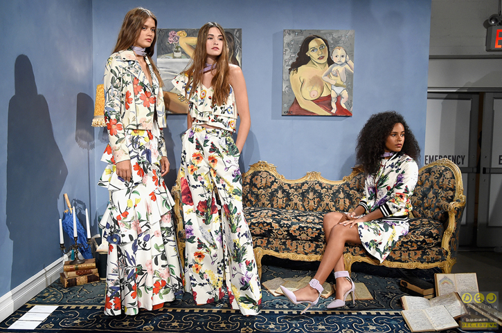Thiết kế đến từ thương hiệu Alice + Olivia