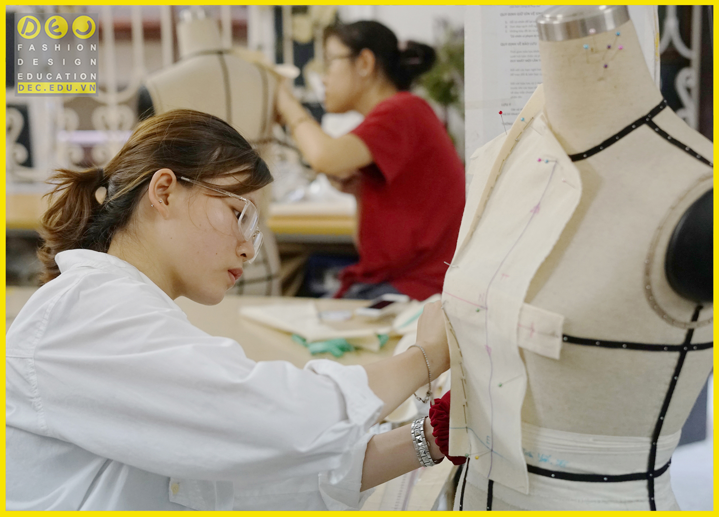 Quá trình drapping trên mannequin Drapping 1