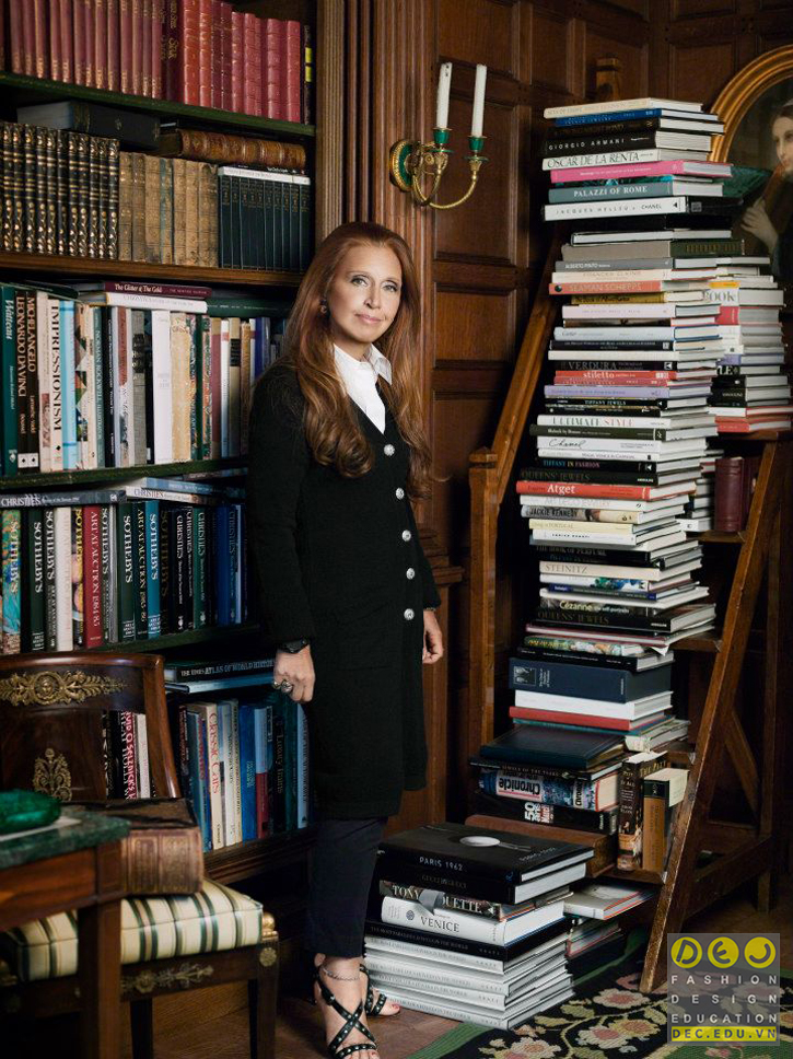 Tiểu thuyết gia Danielle Steel là khách hàng cá nhân lớn nhất của Christian Louboutin với bộ sưu tập khổng lồ của mình Tiểu thuyết gia Danielle Steel là khách hàng cá nhân lớn nhất của Christian Louboutin