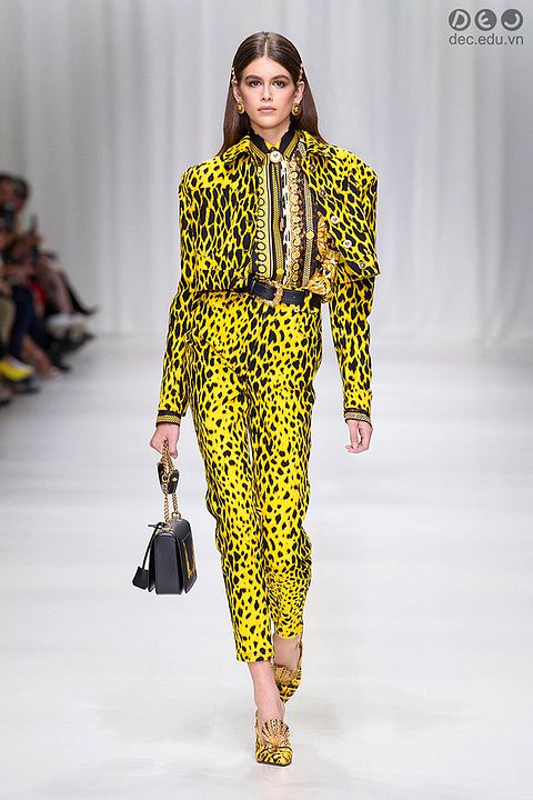 SS-2018-Versace-Fashion-Show_zps4npueeok.jpg