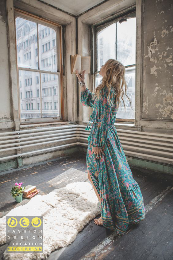 Chiếc váy maxi cùng màu sắc điển hình phong cách thời trang bohemian-boho