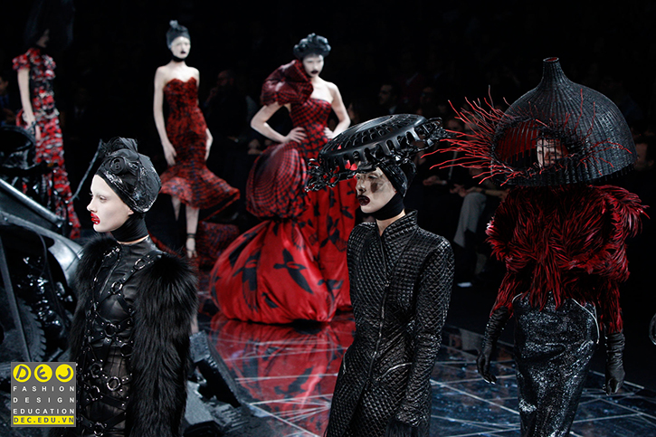 Lịch sử ra đời của phong cách thời trang Gothic