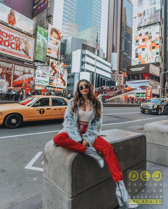 Không chỉ cứ gì phong cách thời trang sporty là phải mặc đồ thể thao, bạn vẫn có thể kết hợp như này. Sự kết hợp linh hoạt trong phong cách thời trang sporty