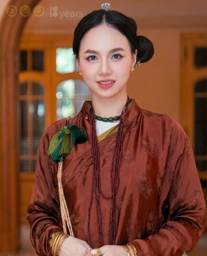 Vì Sao Phụ Nữ Xưa Để Hở Khuy Cổ áo ngũ thân