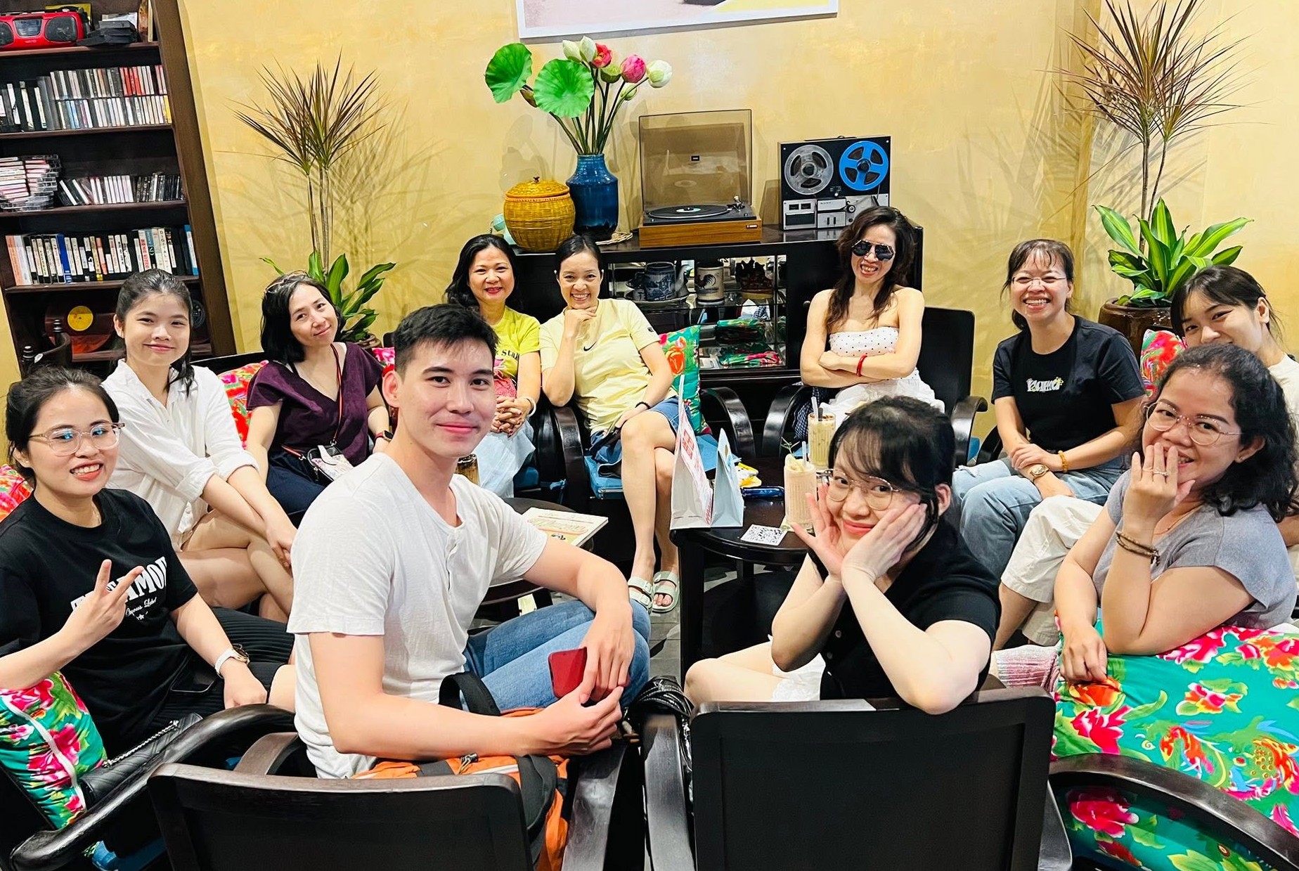 xin lưu giữ lại nơi đây 1 kỷ niệm đẹp Đi chơi cuối tuần cùng các lớp thiết kế thời trang tại DEC