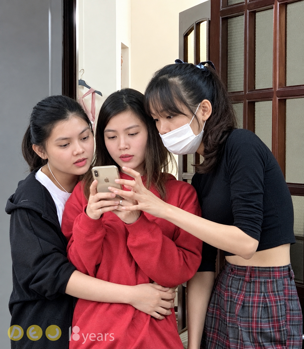 Bạn học tại DEC rất thân thiết sau nhiều năm học chung Bạn bè trong lớp DEC