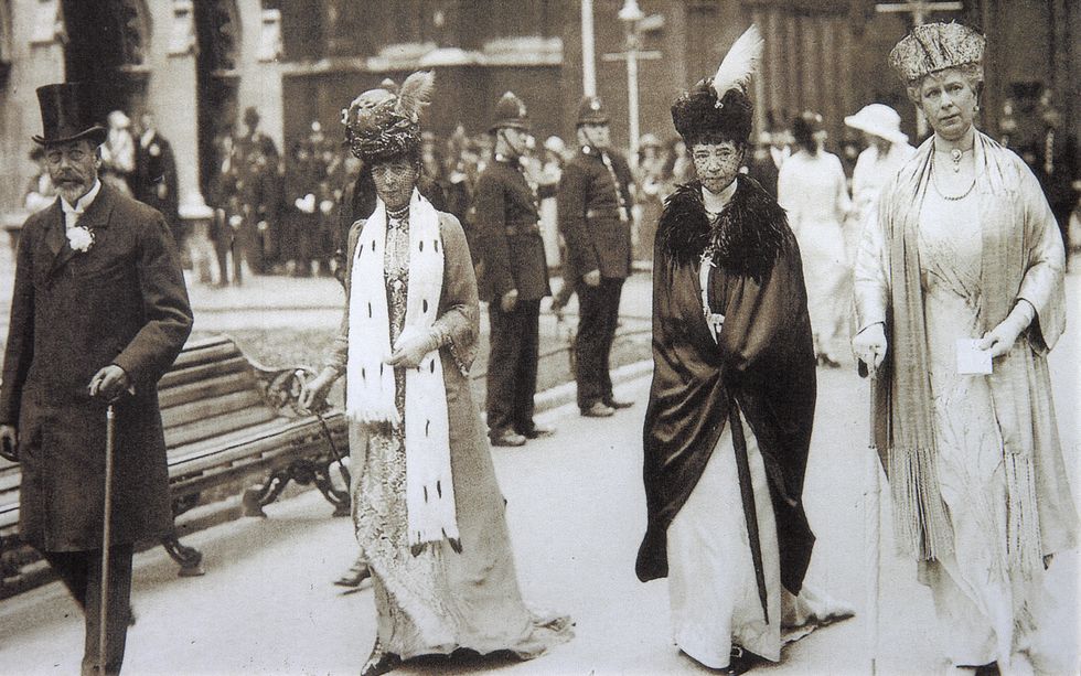 Áo choàng cho giới quy tộc những năm 1890 Áo choàng cho giới quy tộc những năm 1890