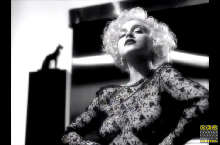 Madonna mặc áo xuyên thấu trong bìa tạp chí Vouge